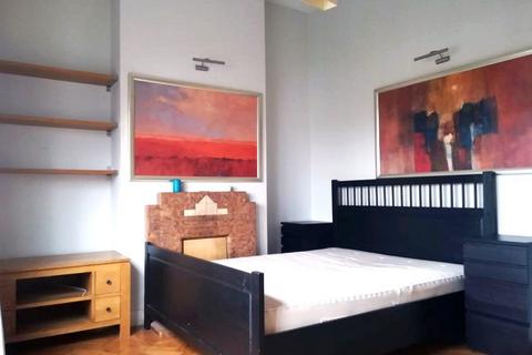 2 bedroom flat to rent, Springfield court,