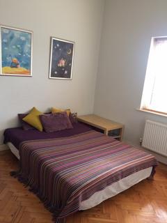 2 bedroom flat to rent, Springfield court,