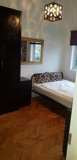 2 bedroom flat to rent, Springfield court,