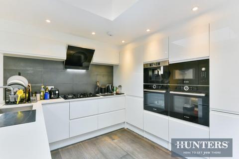 3 bedroom maisonette to rent, Windsor Road, London