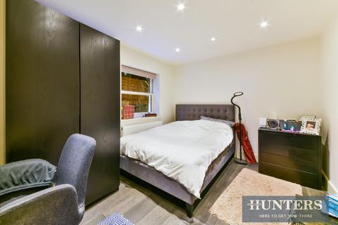 3 bedroom maisonette to rent, Windsor Road, London