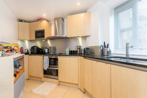 2 bedroom flat to rent, Durham Wharf Drive, Brentford, TW8