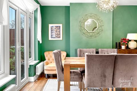 4 bedroom semi-detached house for sale, Harwater Drive, Loughton IG10