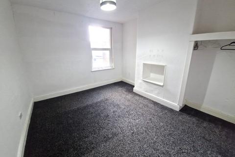 2 bedroom flat to rent, St Davids Road South, Lytham Saint Annes, FY8