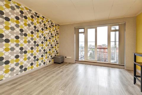 2 bedroom flat to rent, Upperton Road, Eastbourne