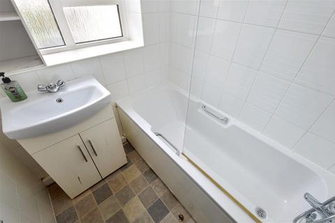 2 bedroom flat to rent, Upperton Road, Eastbourne