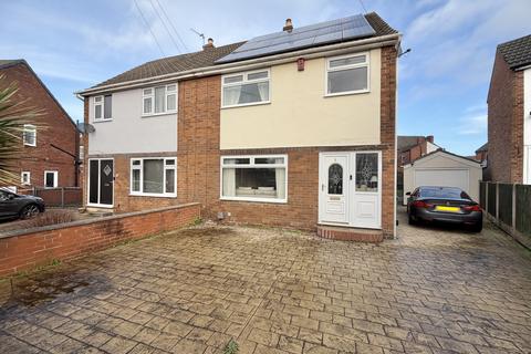 3 bedroom semi-detached house for sale - Lyndon Avenue, Garforth