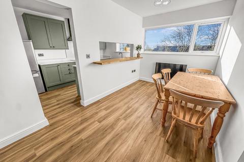 2 bedroom flat for sale, Park View Court, Roundhay, Leeds