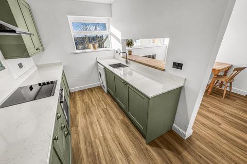 2 bedroom flat for sale, Park View Court, Roundhay, Leeds