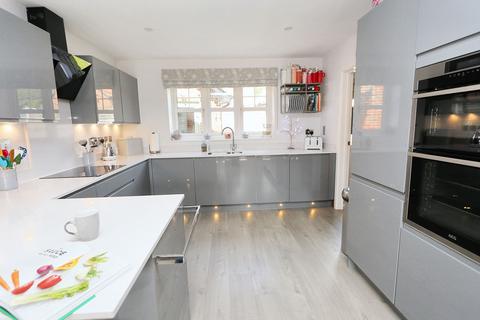4 bedroom detached house for sale, Waltham Road, Southampton SO32