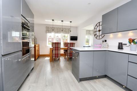 4 bedroom detached house for sale, Waltham Road, Southampton SO32