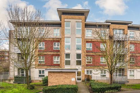 2 bedroom flat for sale, Langhorn Drive, Twickenham TW2