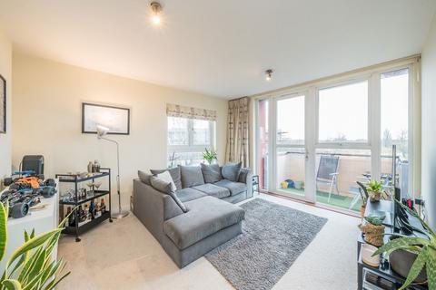 2 bedroom flat for sale, Langhorn Drive, Twickenham TW2