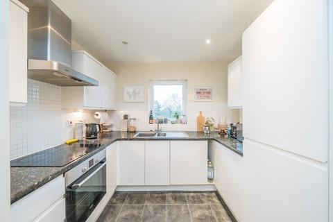 2 bedroom flat for sale, Langhorn Drive, Twickenham TW2