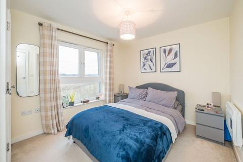 2 bedroom flat for sale, Langhorn Drive, Twickenham TW2