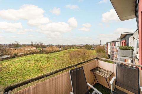 2 bedroom flat for sale, Langhorn Drive, Twickenham TW2