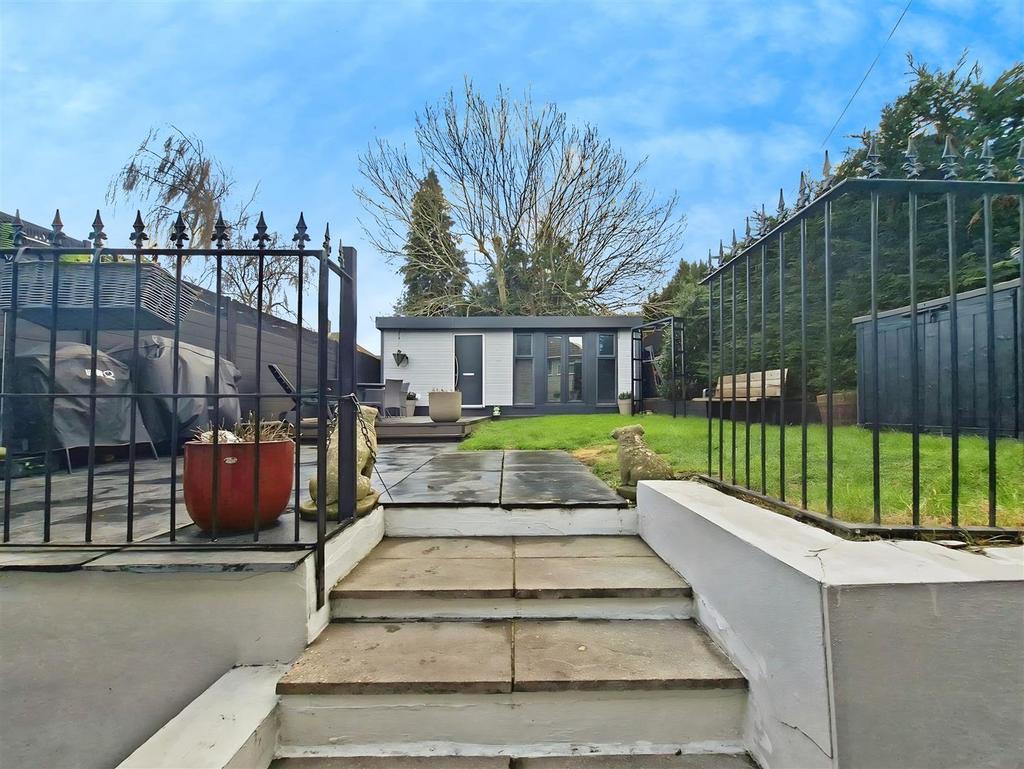 Garden/Summerhouse