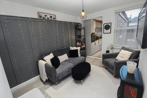 3 bedroom terraced house for sale, Cross Street, Leicester LE19
