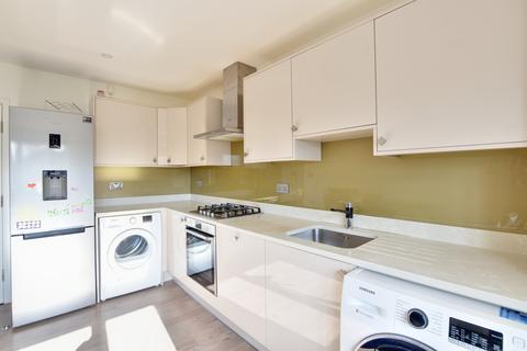 2 bedroom flat to rent, Pield Heath Road, Uxbridge, UB8