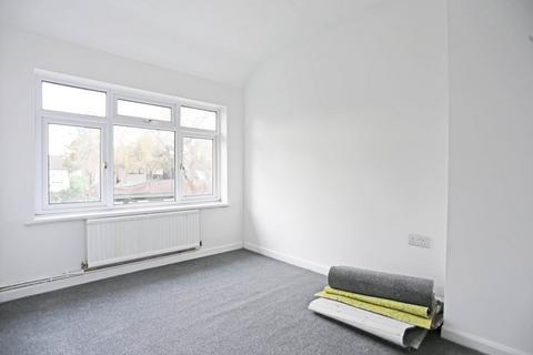2 bedroom terraced house to rent, Rogers Garden, Dagenham, RM10