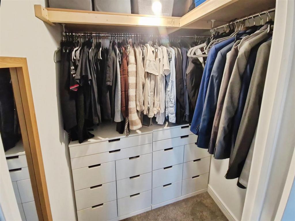 Walk-in Wardrobe