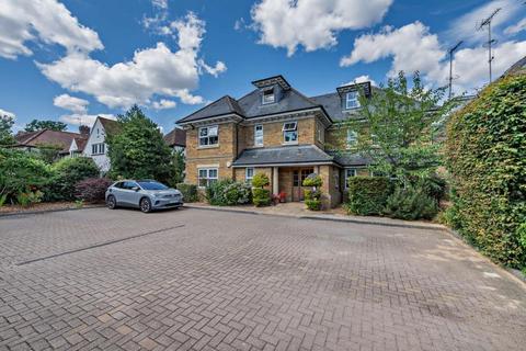 2 bedroom apartment to rent, Ducks Hill Road, Northwood HA6