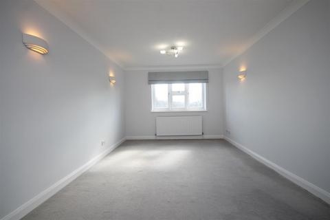 2 bedroom apartment to rent, STATION ROAD, LEATHERHEAD, KT22