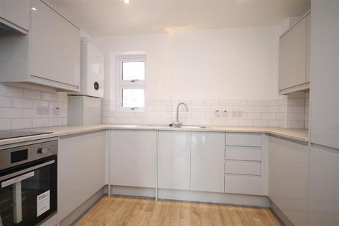 2 bedroom apartment to rent, STATION ROAD, LEATHERHEAD, KT22