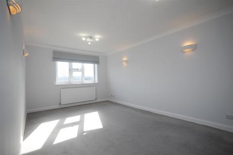 2 bedroom apartment to rent, STATION ROAD, LEATHERHEAD, KT22