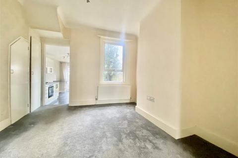 2 bedroom house to rent, Tarring Road, Worthing
