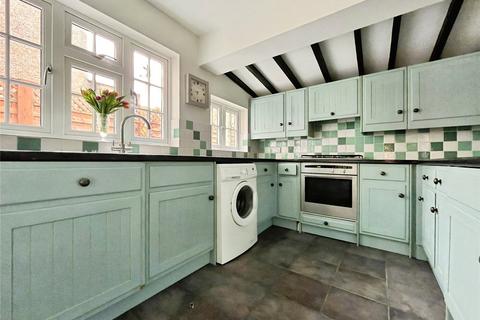 2 bedroom semi-detached house to rent, Warwick Road, Twickenham, TW2