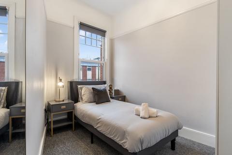 3 bedroom flat to rent, Manor Park Crescent, Edgware, HA8