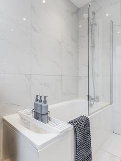 3 bedroom flat to rent, Manor Park Crescent, Edgware, HA8