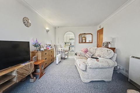 1 bedroom flat for sale, Homecoast House, Cavell Avenue, Peacehaven, BN10 7NH