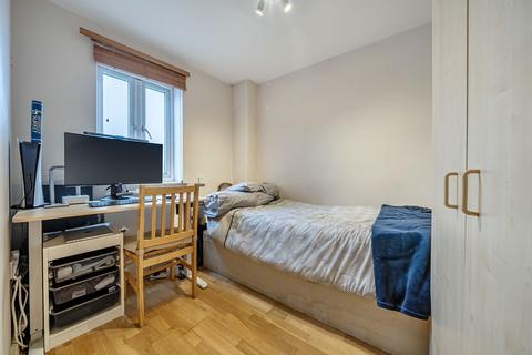 2 bedroom flat for sale, Lower Road, London, SE16