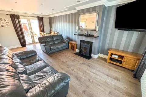 3 bedroom semi-detached house for sale, Glastonbury Road, Corby NN18
