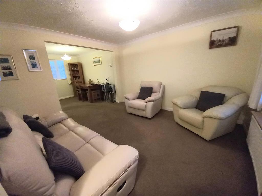 9 Hawthorn Park Lounge.jpg