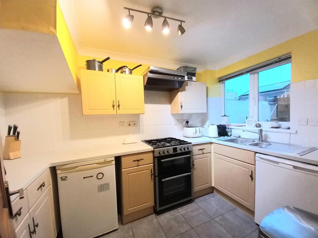 9 Hawthorn Park Kitchen.jpg