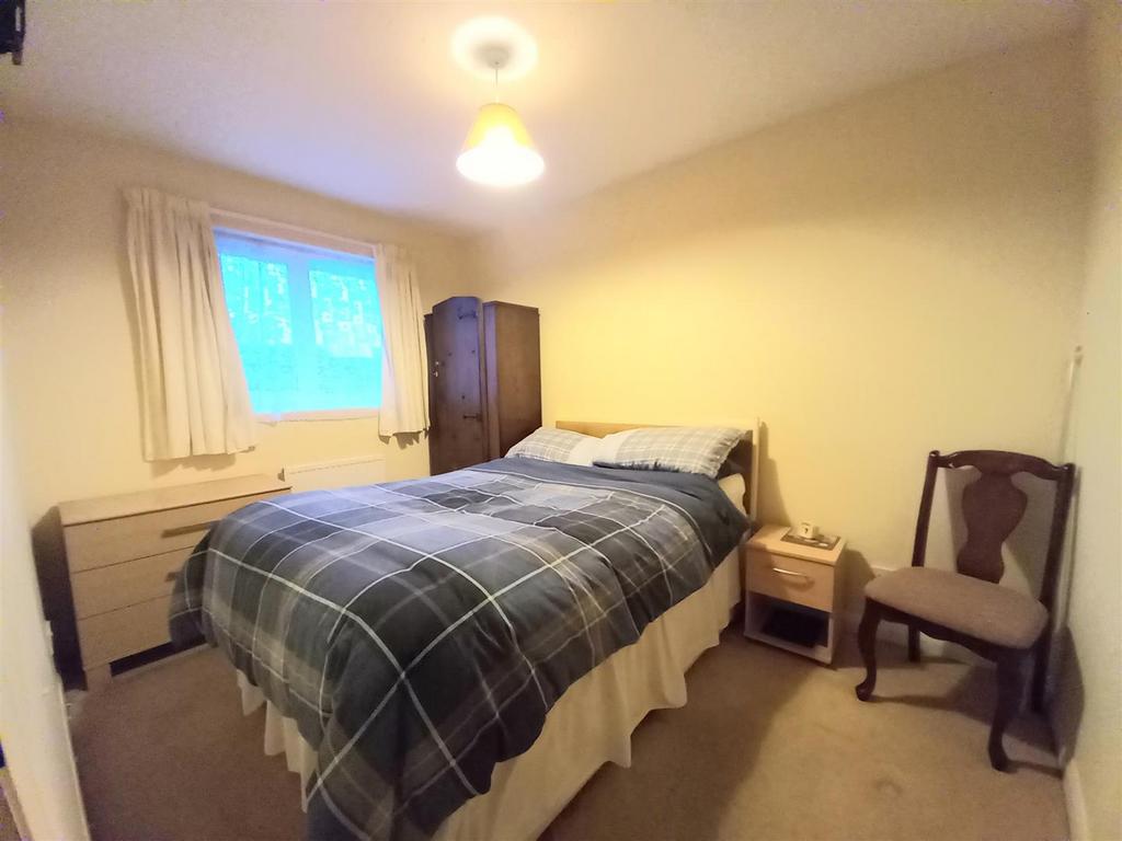 9 Hawthorn Park Bed 1.jpg