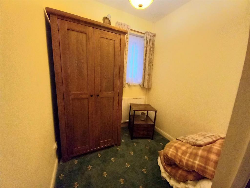 9 Hawthorn Park Bed 3.jpg