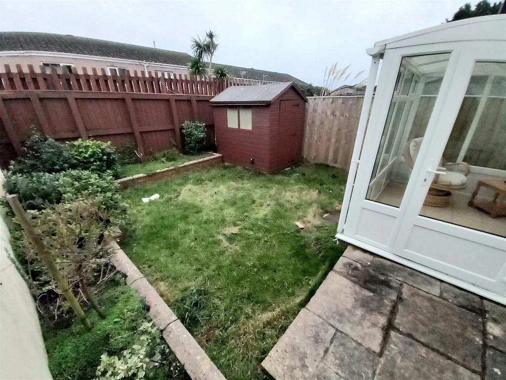9 Hawthorn Park Rear Gdn.jpg