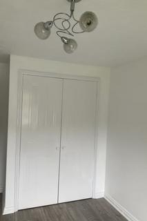 2 bedroom flat to rent, Parry Drive, Weybridge, KT13