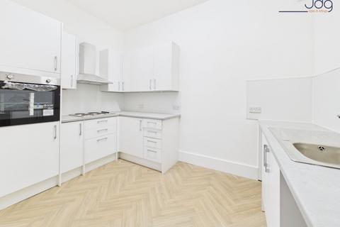 2 bedroom apartment to rent, Marine Road West, Morecambe, LA3