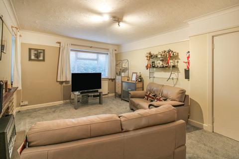 2 bedroom apartment for sale, Kings Court,  Farnborough , GU14