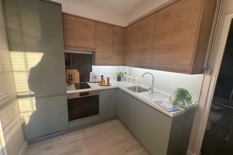 2 bedroom flat to rent, Millbrook Road East, Hampshire SO15