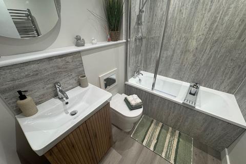 2 bedroom flat to rent, Millbrook Road East, Hampshire SO15