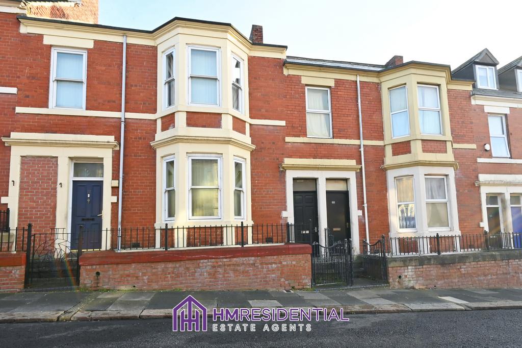 3 bedroom first floor flat for rent on Strathmore