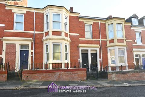 3 bedroom flat to rent, Strathmore Crescent, Newcastle Upon Tyne NE4