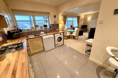 2 bedroom apartment for sale, Argyll Court, North Shore FY2