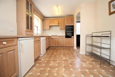 4 bedroom detached house to rent, Frithwood Crescent, Kents Hill